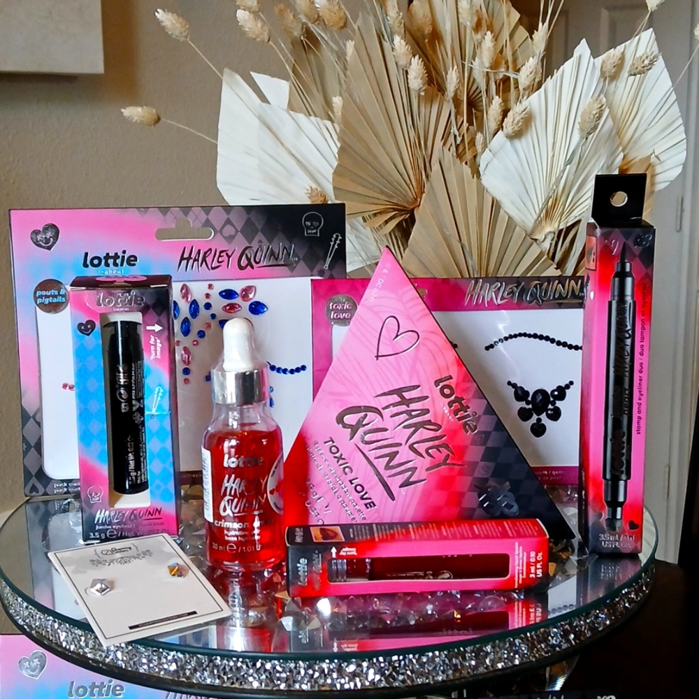 New Harley Quinn 7 Piece Makeup Set By Lottie Women's Makeup Cosmetics - Picture 8 of 17